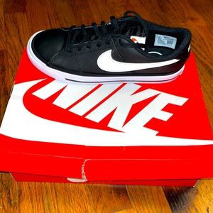 Selling these brand new boys Nike court legacy shoes.